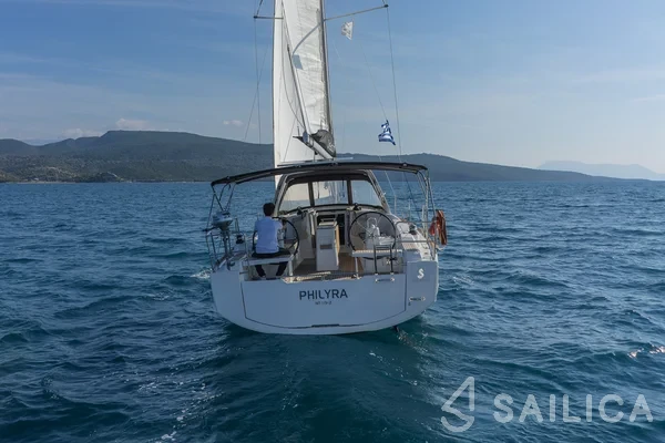 Oceanis 38.1 - Yacht Charter Sailica