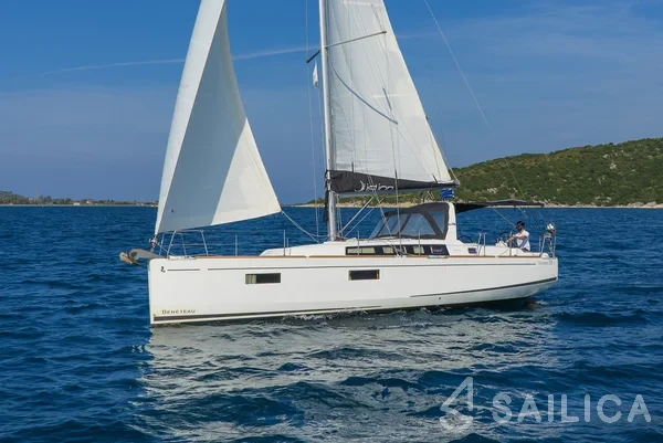 Oceanis 38.1 - Yacht Charter Sailica