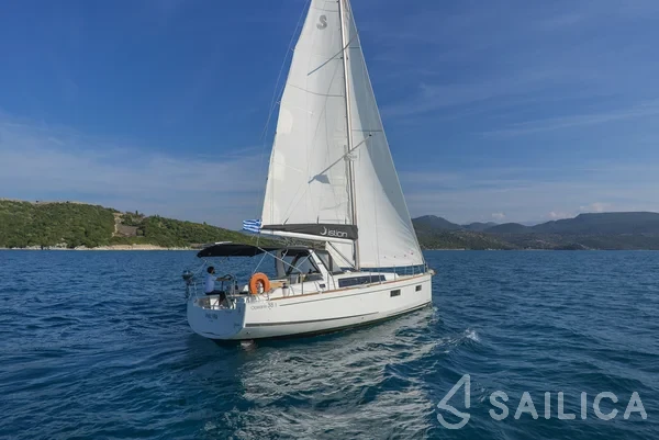 Oceanis 38.1 - Yacht Charter Sailica