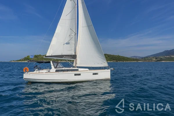 Oceanis 38.1 - Yacht Charter Sailica
