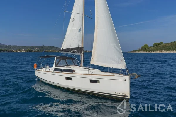 Oceanis 38.1 - Yacht Charter Sailica