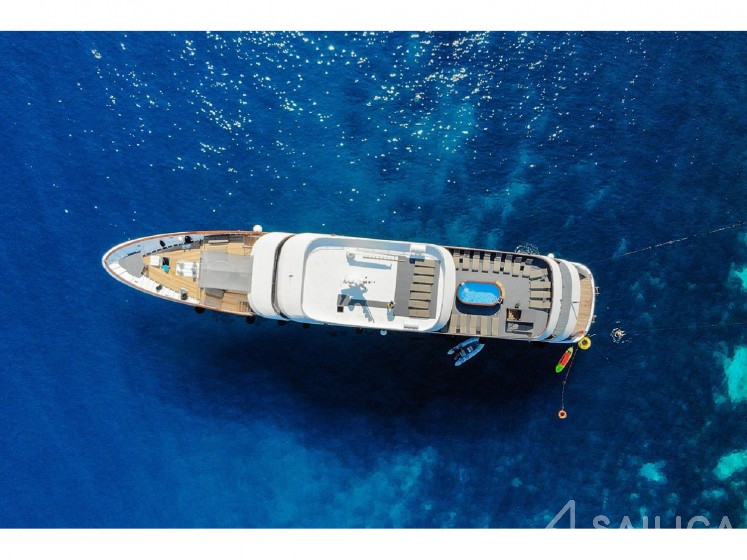 Luxury Motor Yacht - Yacht Charter Sailica