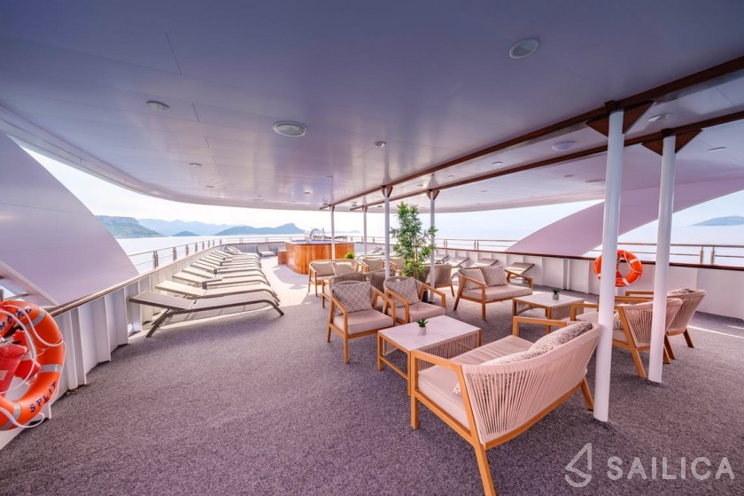 Luxury Motor Yacht - Yacht Charter Sailica