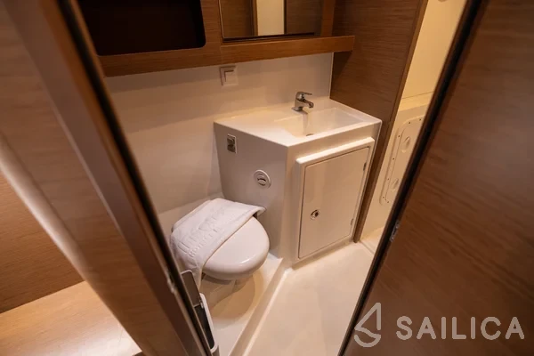 Lagoon 42 - Yacht Charter Sailica