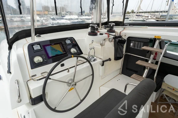 Lagoon 42 - Yacht Charter Sailica
