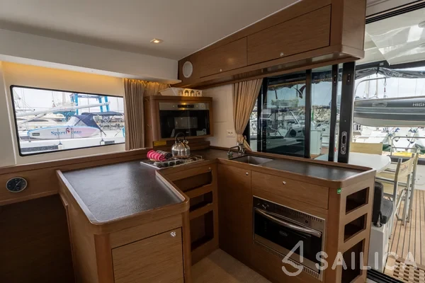 Lagoon 42 - Yacht Charter Sailica