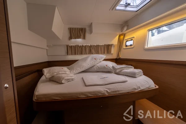 Lagoon 42 - Yacht Charter Sailica