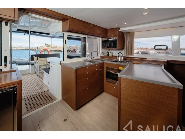 Lagoon 450 - Yacht Charter Sailica