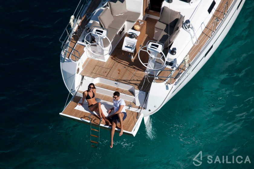 Bavaria Cruiser 46 - 3 cab. - Yacht Charter Sailica