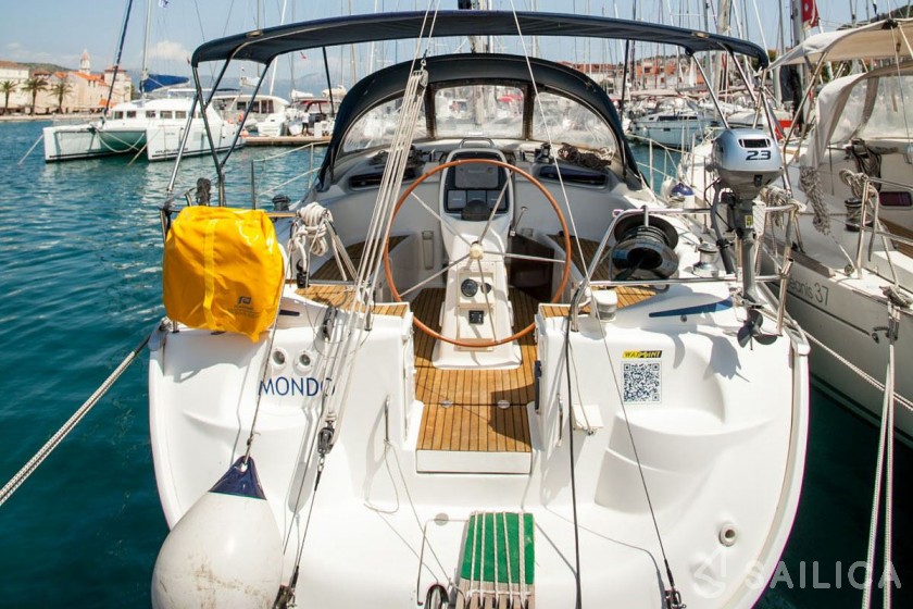 Bavaria 37 Cruiser - Yacht Charter Sailica