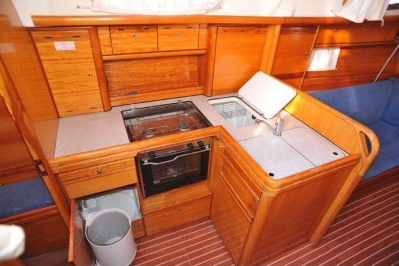 Bavaria 37 Cruiser - Yacht Charter Sailica