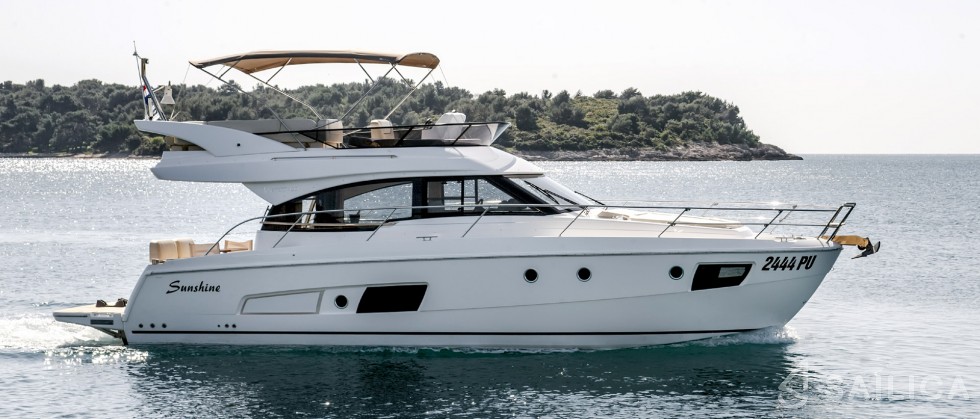 Bavaria Virtess 420 Fly - Yacht Charter Sailica