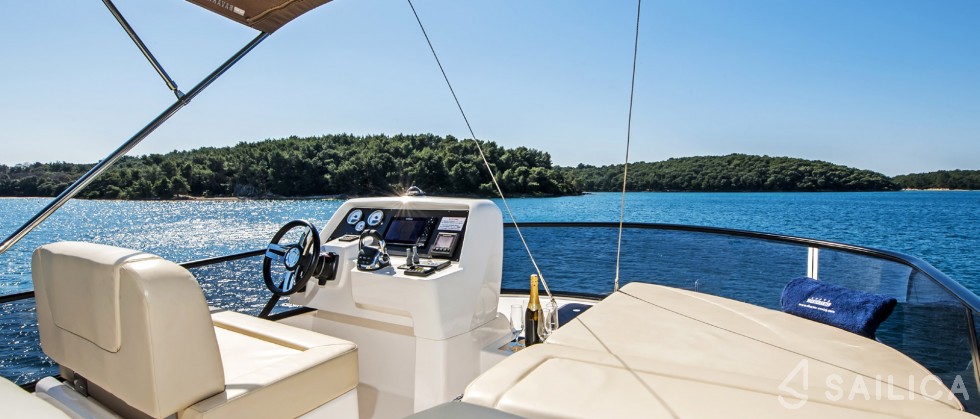 Bavaria Virtess 420 Fly - Yacht Charter Sailica