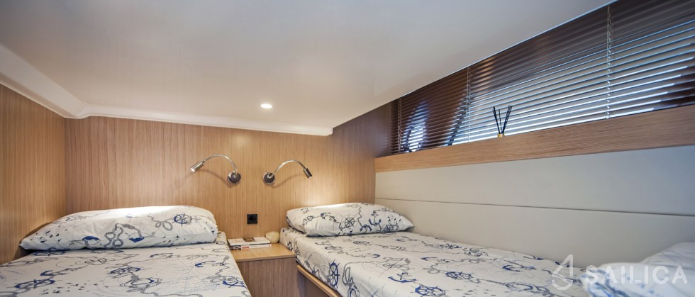 Bavaria Virtess 420 Fly - Yacht Charter Sailica