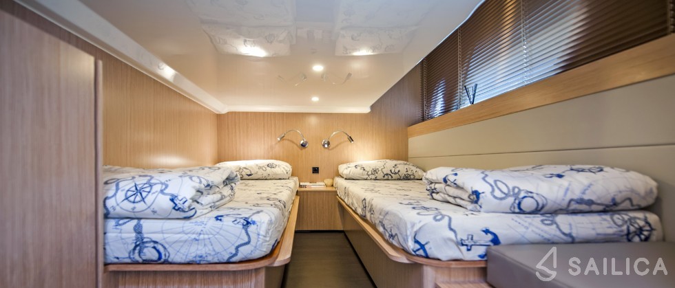 Bavaria Virtess 420 Fly - Yacht Charter Sailica