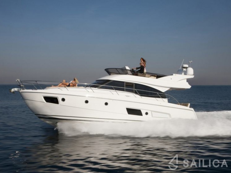 Bavaria Virtess 420 Fly - Yacht Charter Sailica