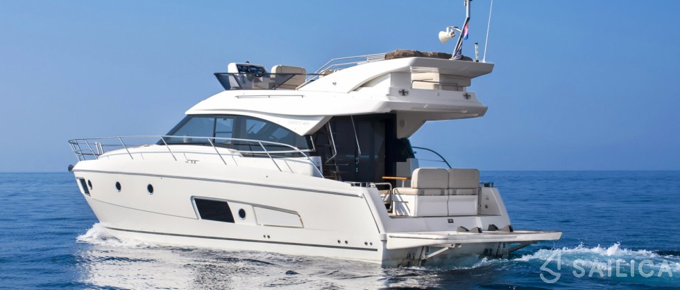 Bavaria Virtess 420 Fly - Yacht Charter Sailica