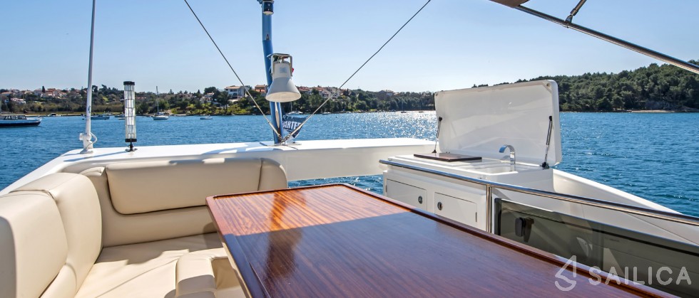 Bavaria Virtess 420 Fly - Yacht Charter Sailica