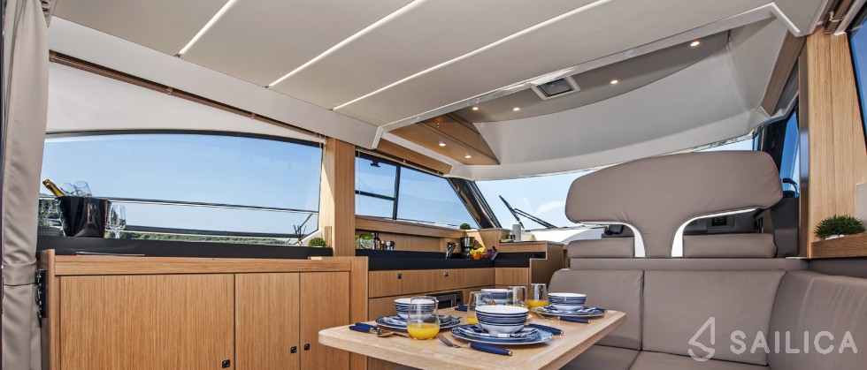Bavaria Virtess 420 Fly - Yacht Charter Sailica
