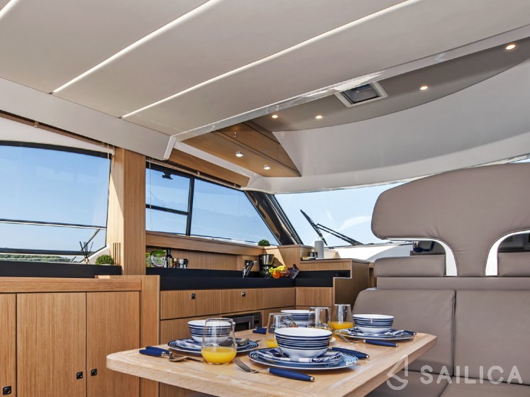 Bavaria Virtess 420 Fly - Yacht Charter Sailica
