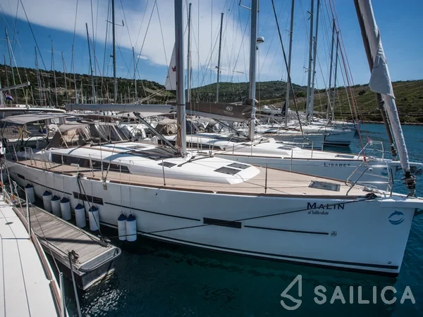Dufour 460 GL - Yacht Charter Sailica