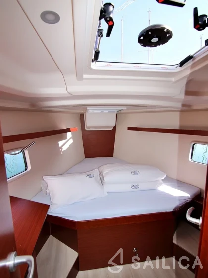 Hanse 418 - Yacht Charter Sailica