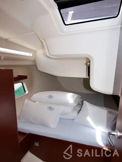 Hanse 418 - Yacht Charter Sailica