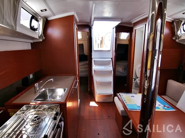 Oceanis 38.1 - Yacht Charter Sailica