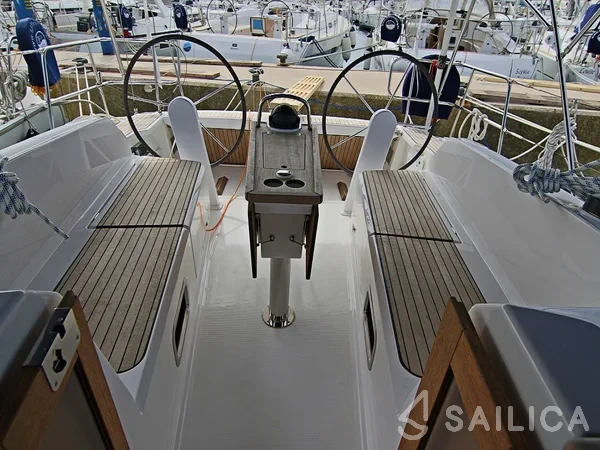 Bavaria 41 Cruiser - Yacht Charter Sailica