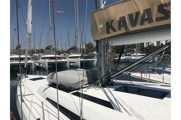 Oceanis 51.1 - Yacht Charter Sailica