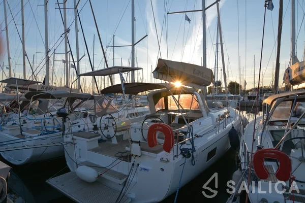 Oceanis 51.1 - Yacht Charter Sailica