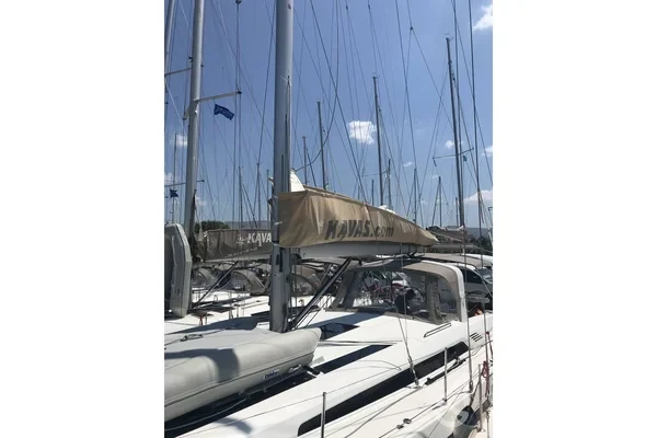Oceanis 51.1 - Yacht Charter Sailica