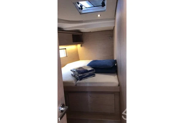 Oceanis 51.1 - Yacht Charter Sailica