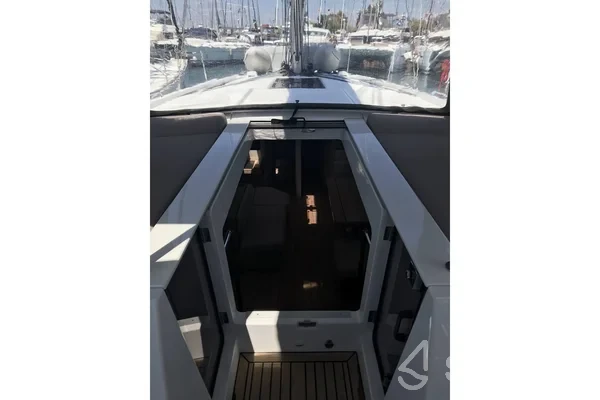 Oceanis 51.1 - Yacht Charter Sailica