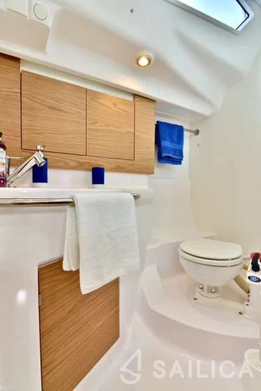 Elan 40 Impression - Yacht Charter Sailica