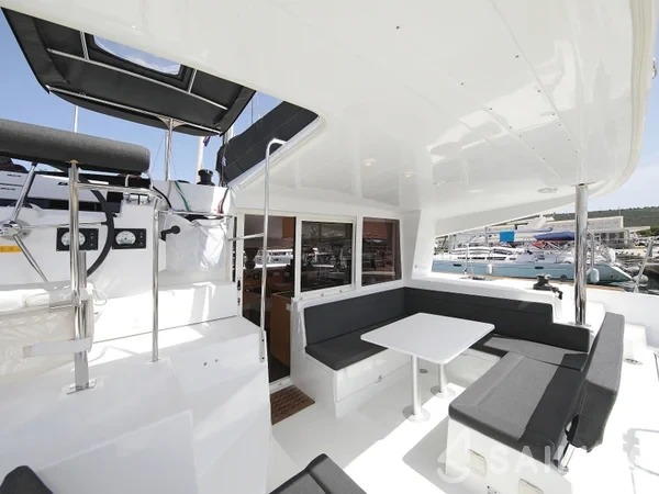 Lagoon 400 S2 - Yacht Charter Sailica