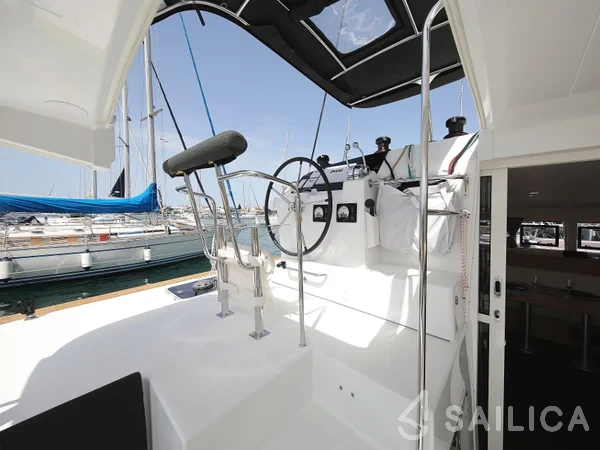 Lagoon 400 S2 - Yacht Charter Sailica