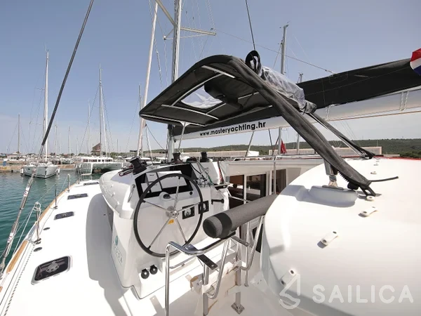 Lagoon 400 S2 - Yacht Charter Sailica