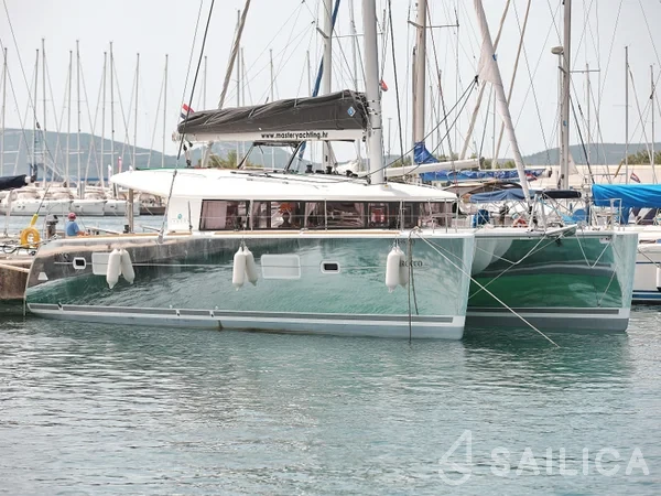 Lagoon 400 S2 - Yacht Charter Sailica