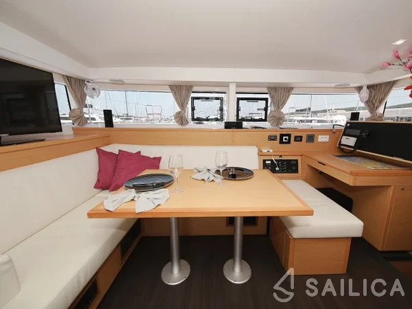 Lagoon 400 S2 - Yacht Charter Sailica
