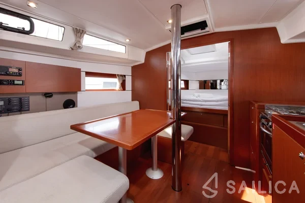 Oceanis 38.1 - Yacht Charter Sailica