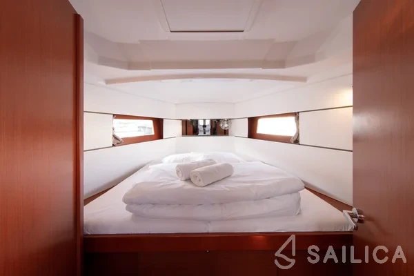 Oceanis 38.1 - Yacht Charter Sailica