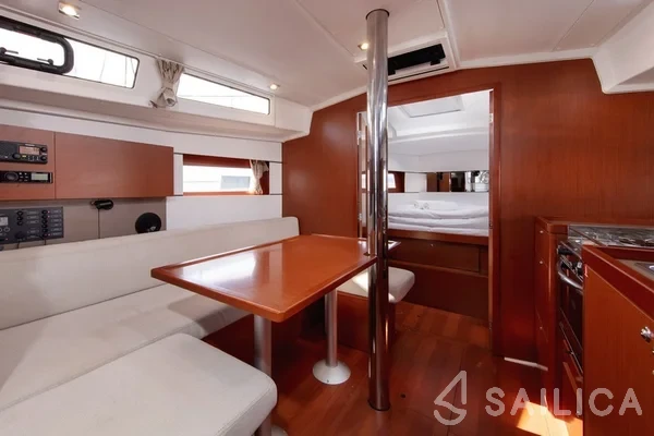 Oceanis 38.1 - Yacht Charter Sailica