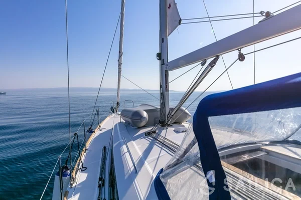 Oceanis 38.1 - Yacht Charter Sailica