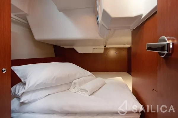 Oceanis 38.1 - Yacht Charter Sailica