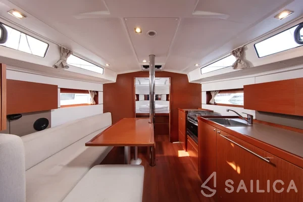 Oceanis 38.1 - Yacht Charter Sailica