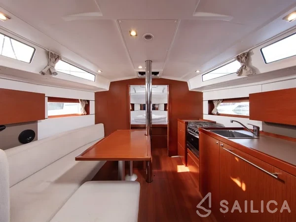Oceanis 38.1 - Yacht Charter Sailica