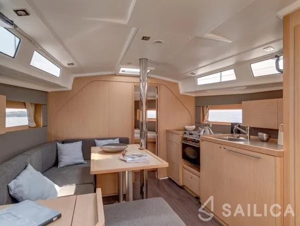 Oceanis 38.1 - Yacht Charter Sailica