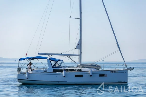 Oceanis 38.1 - Yacht Charter Sailica
