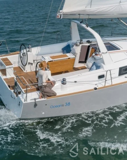 Oceanis 38.1 - Yacht Charter Sailica